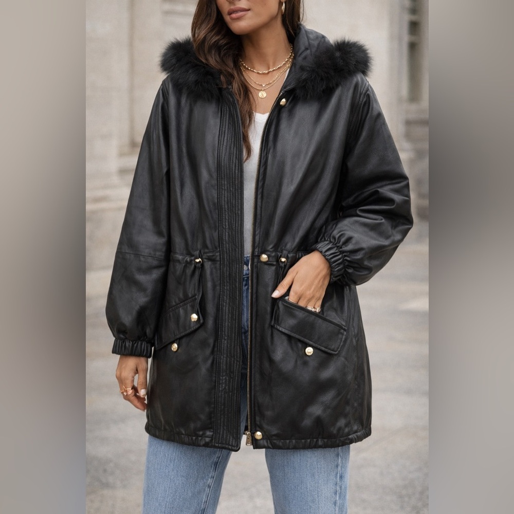 JLC EUC Black Luxurious 100% Leather Coat with 
Foxtail Fur around hood. Size M
